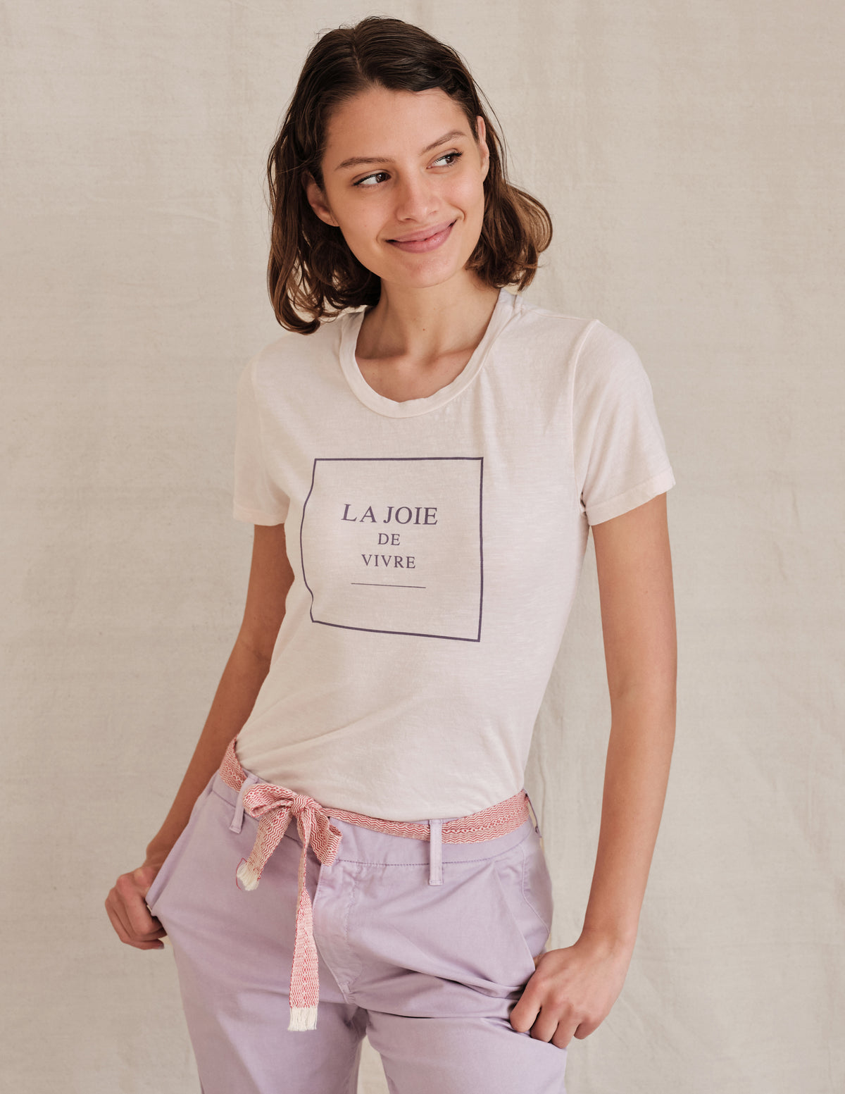 Sundry Vivre Boy Tee In Oatmilk- model has her hands in her pocket