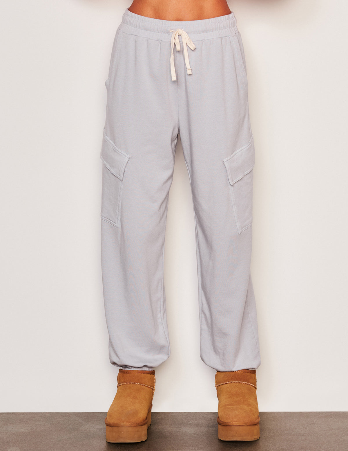 Sundry Lounge Cargo-close up front