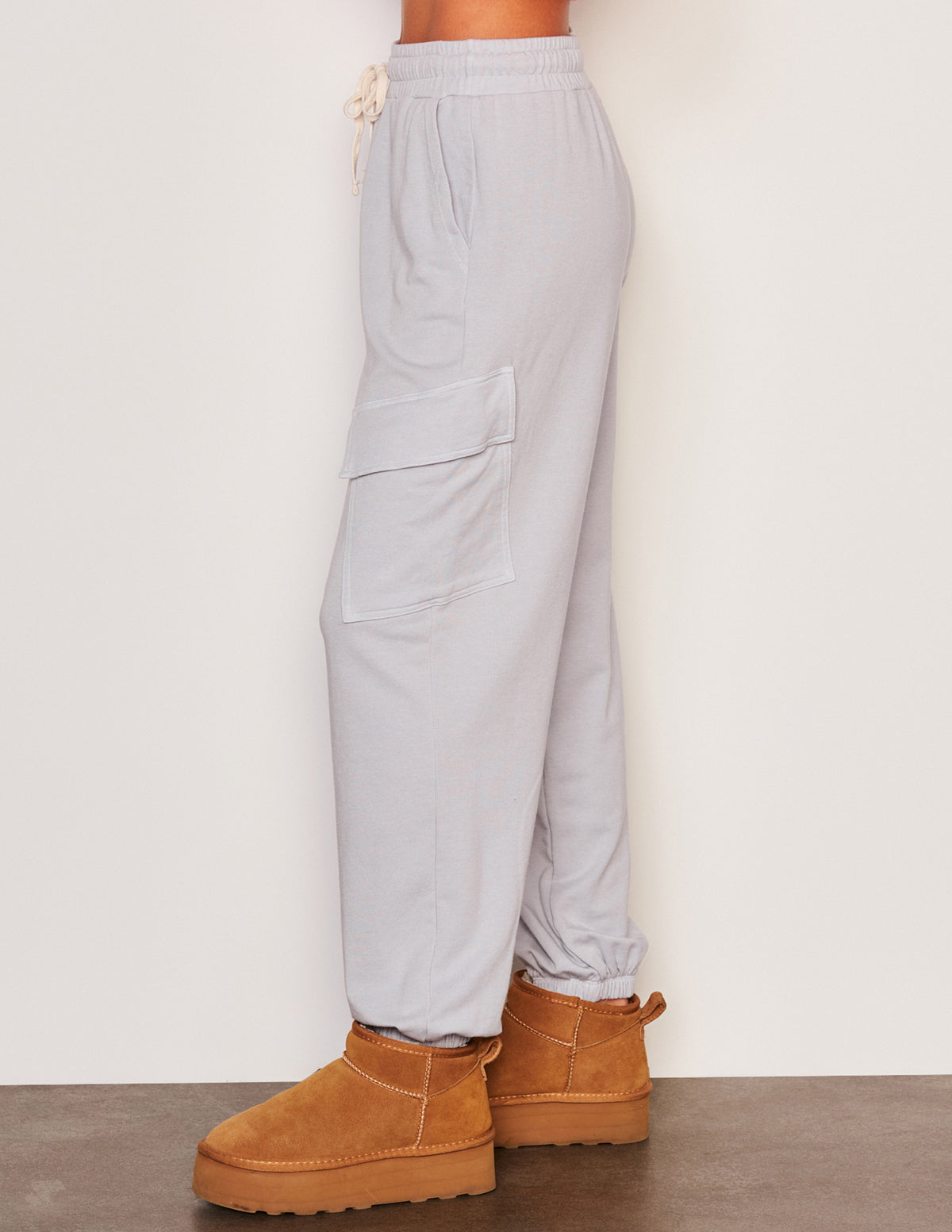 Sundry Lounge Cargo-side view