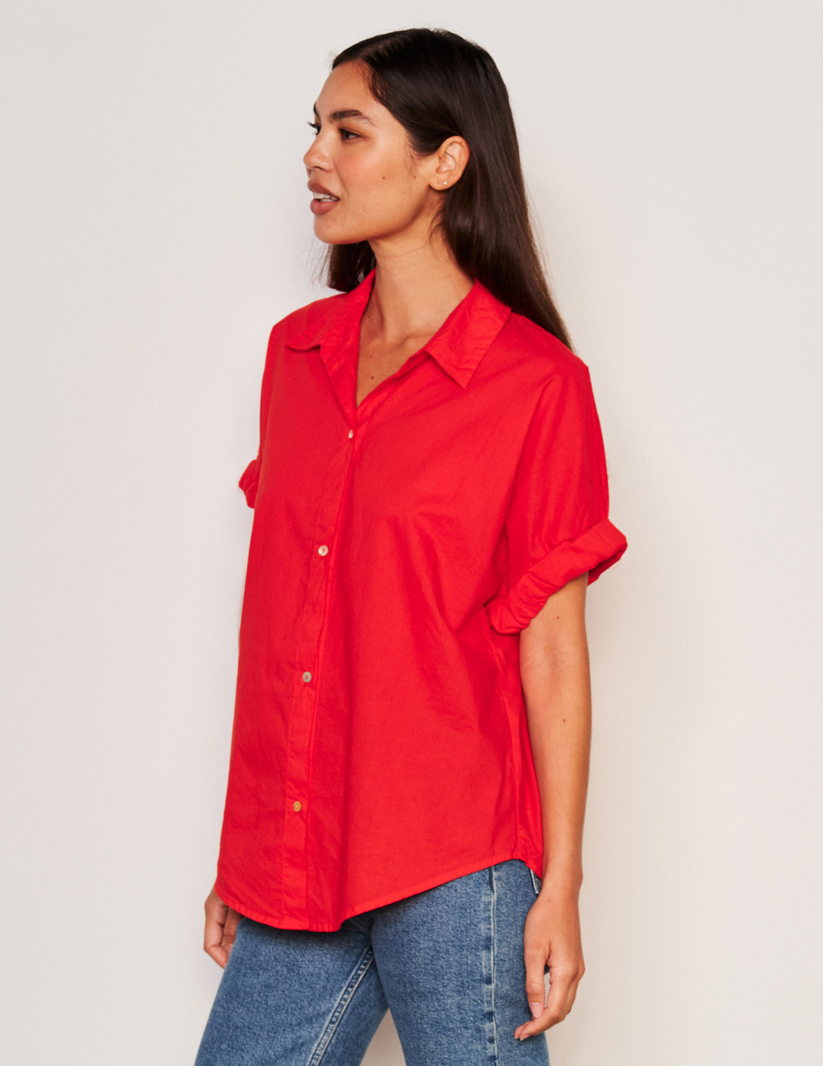Sundry Roll Short Sleeve Shirt-side view model is looking away