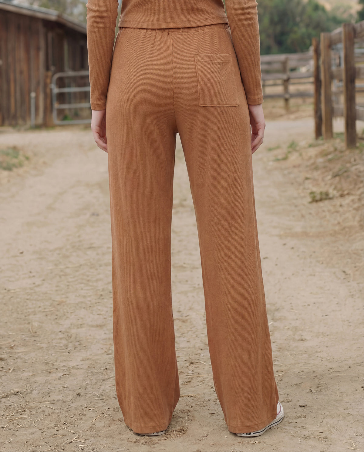 Sundry Lounge Straight Leg Pant in Bronze