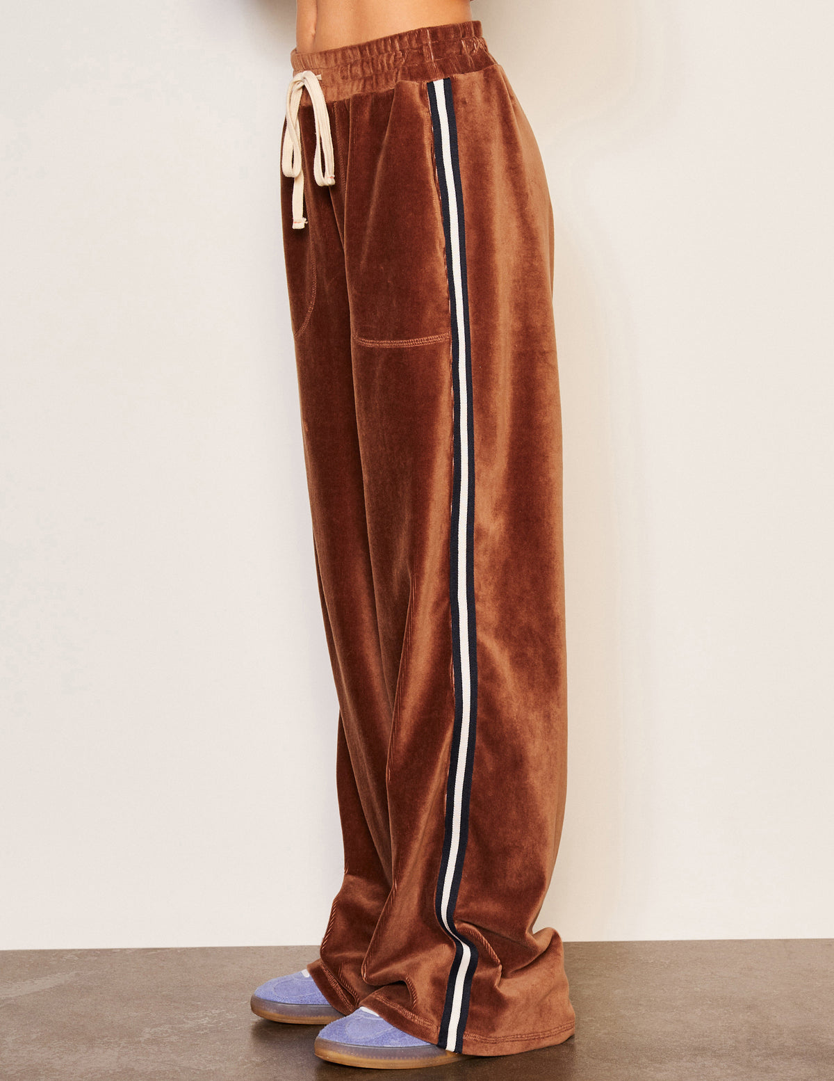 Sundry Relaxed Wide Leg Pant in Taupe-3/4 side view