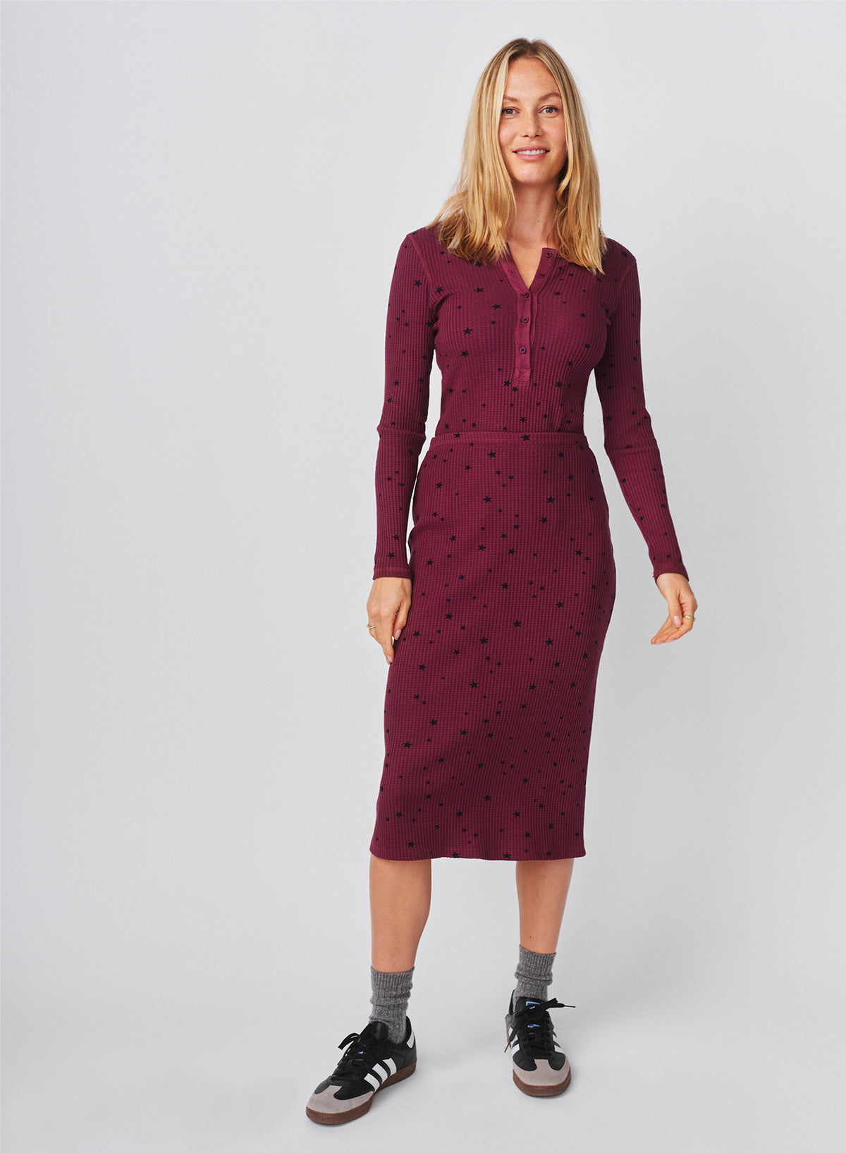 Sundry Stars Long Sleeve Henley in Mulled Wine