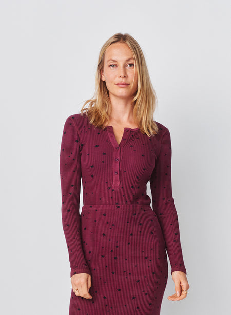 Sundry Stars Long Sleeve Henley in Mulled Wine
