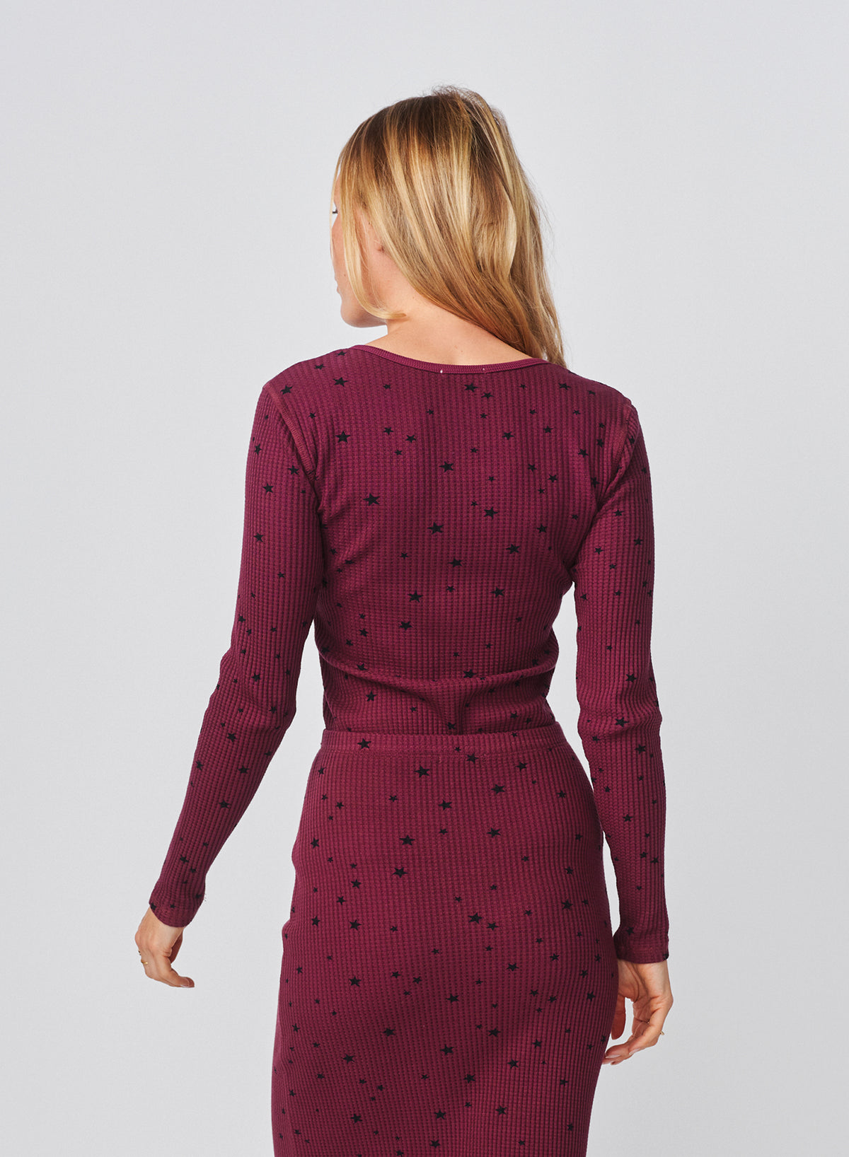 Sundry Stars Long Sleeve Henley in Mulled Wine
