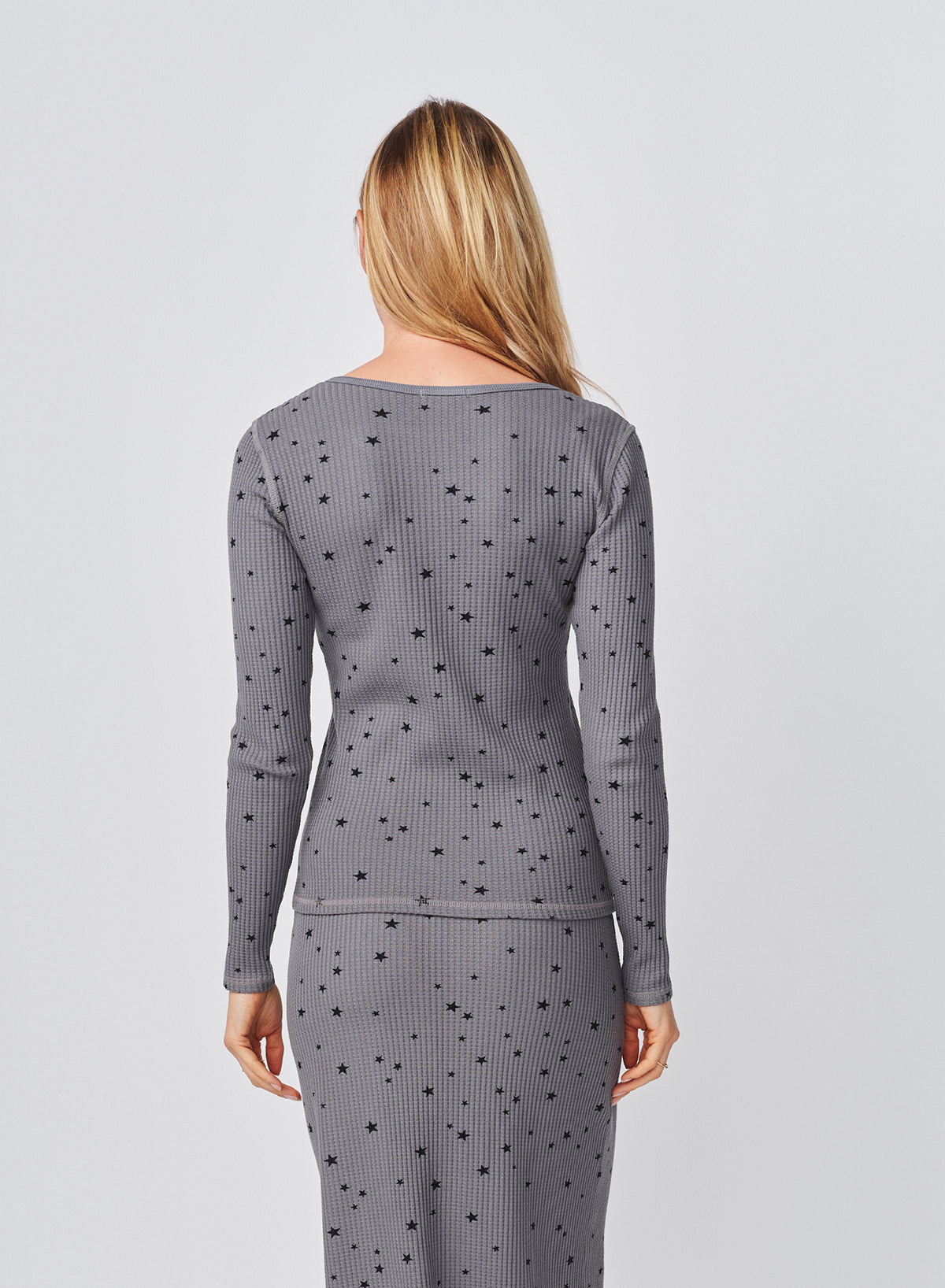 Sundry Stars Long Sleeve Henley in Steel