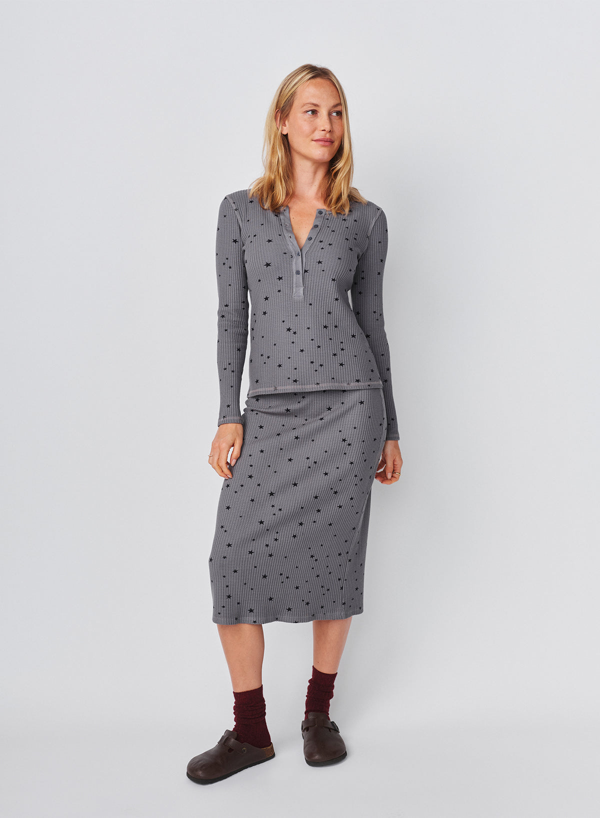 Sundry Stars Long Sleeve Henley in Steel