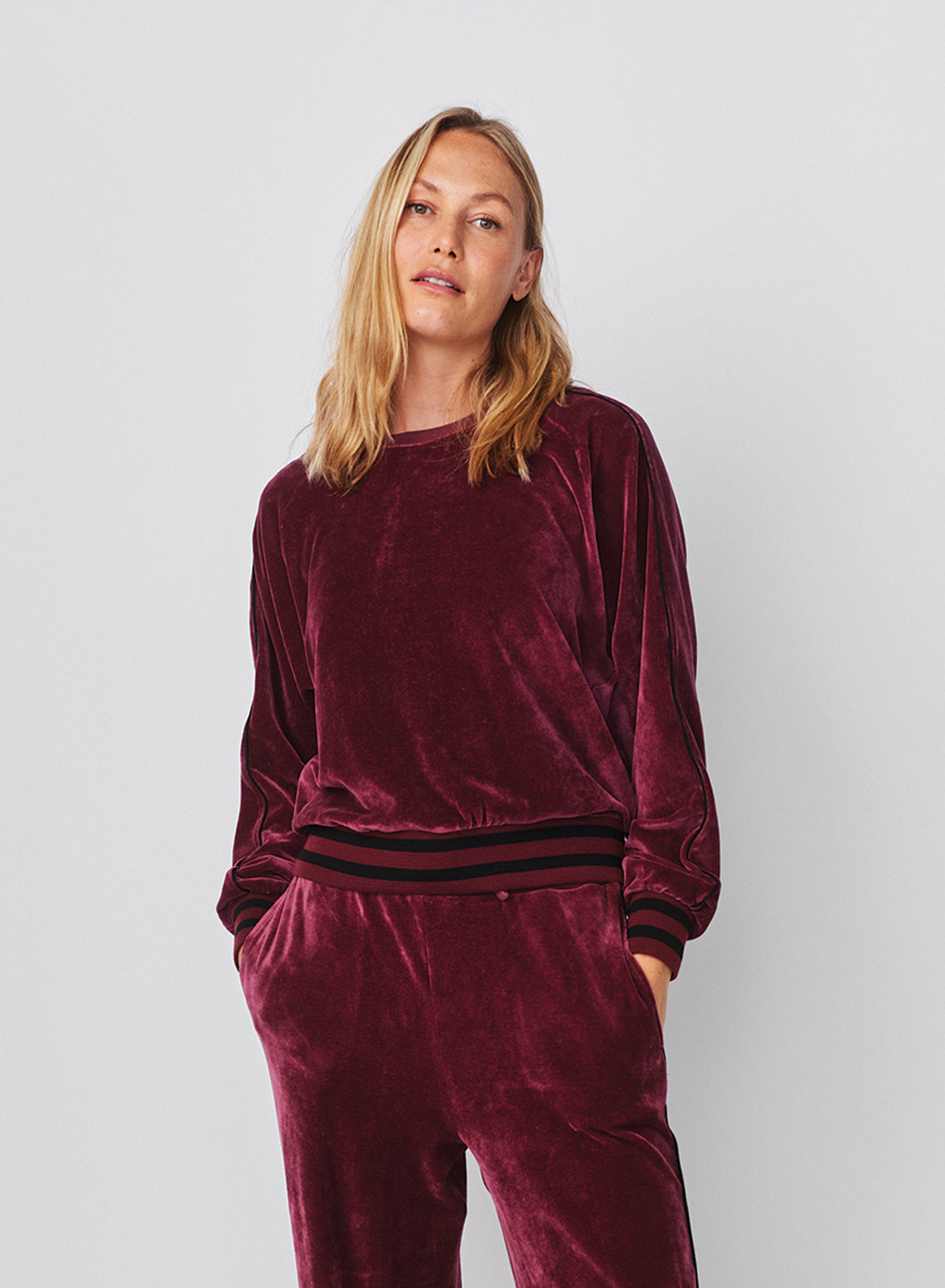 Sundry Raglan Sweatshirt in Mulled Wine