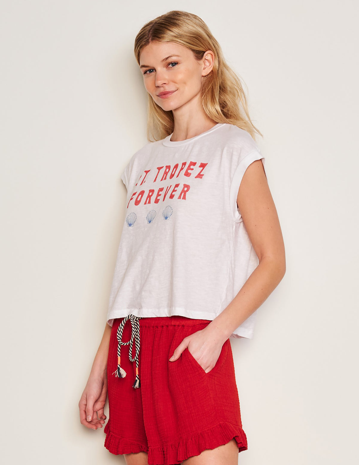 Sundry Easy Tank in Wheat-side view model has her hands in her pocket