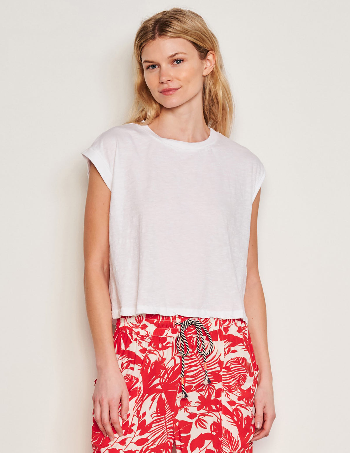 Sundry Muscle Tank in Optic White