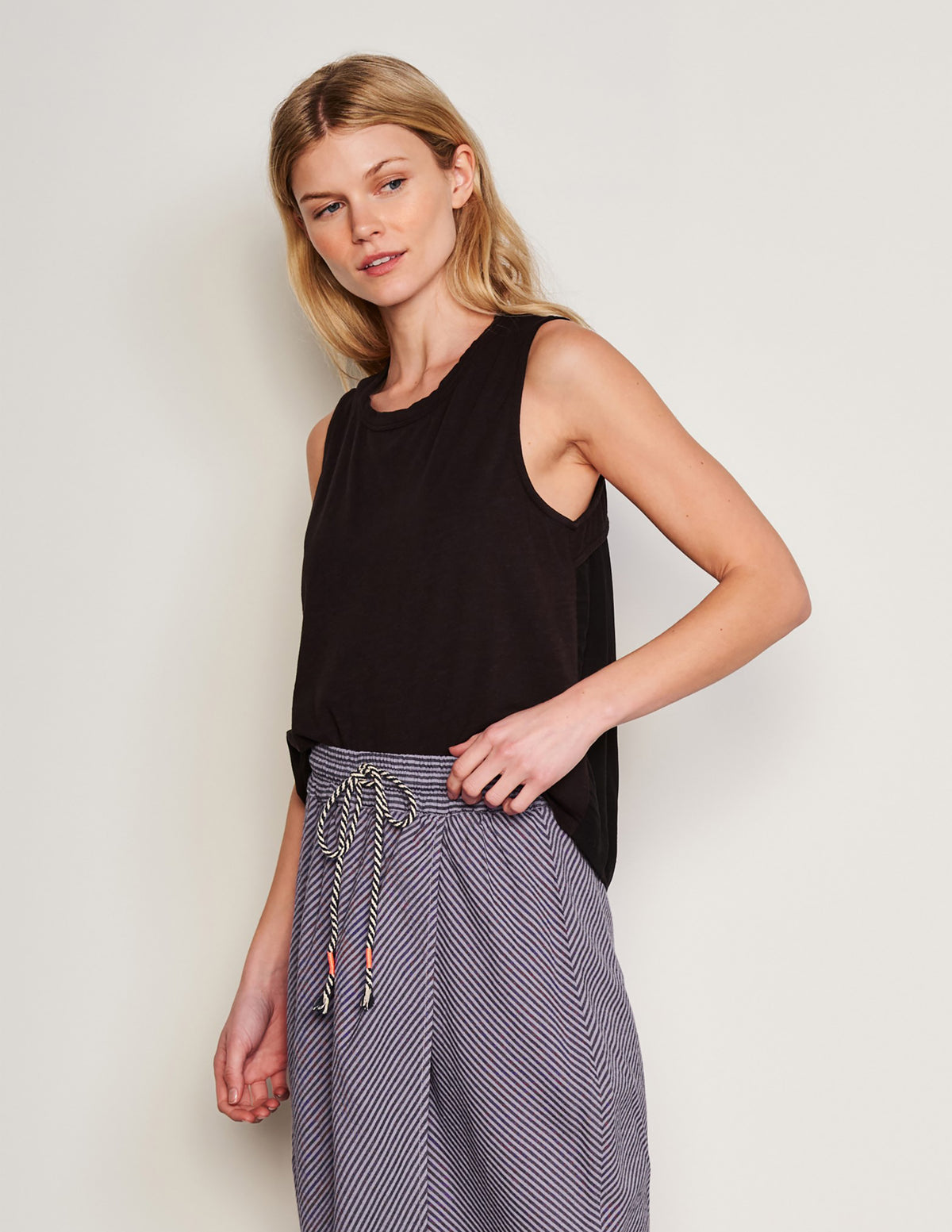 Sundry Mixed Media Tank in Black-side view model has her arm bent