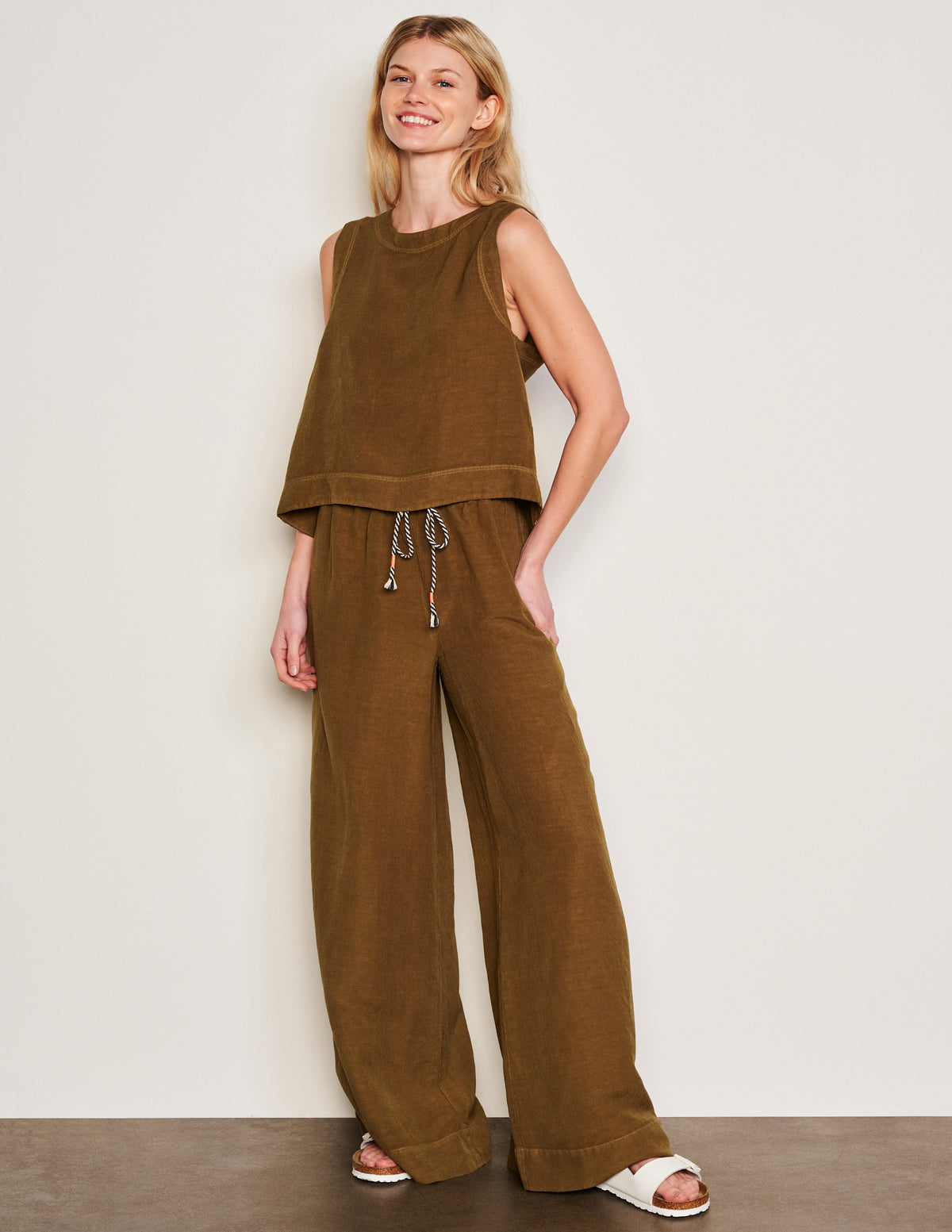 Sundry Wide Leg Pant in Olive-full view front