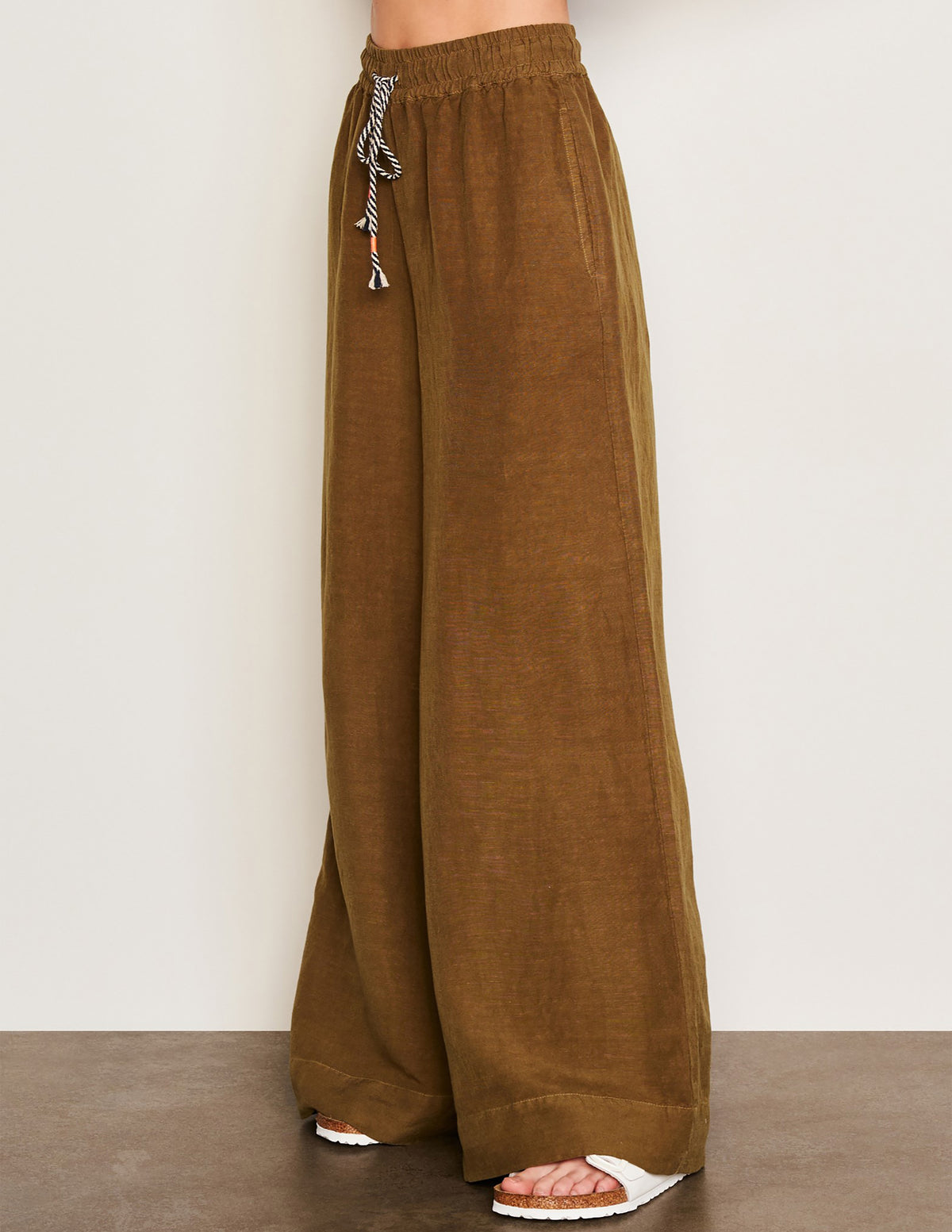 Sundry Wide Leg Pant in Olive-side view