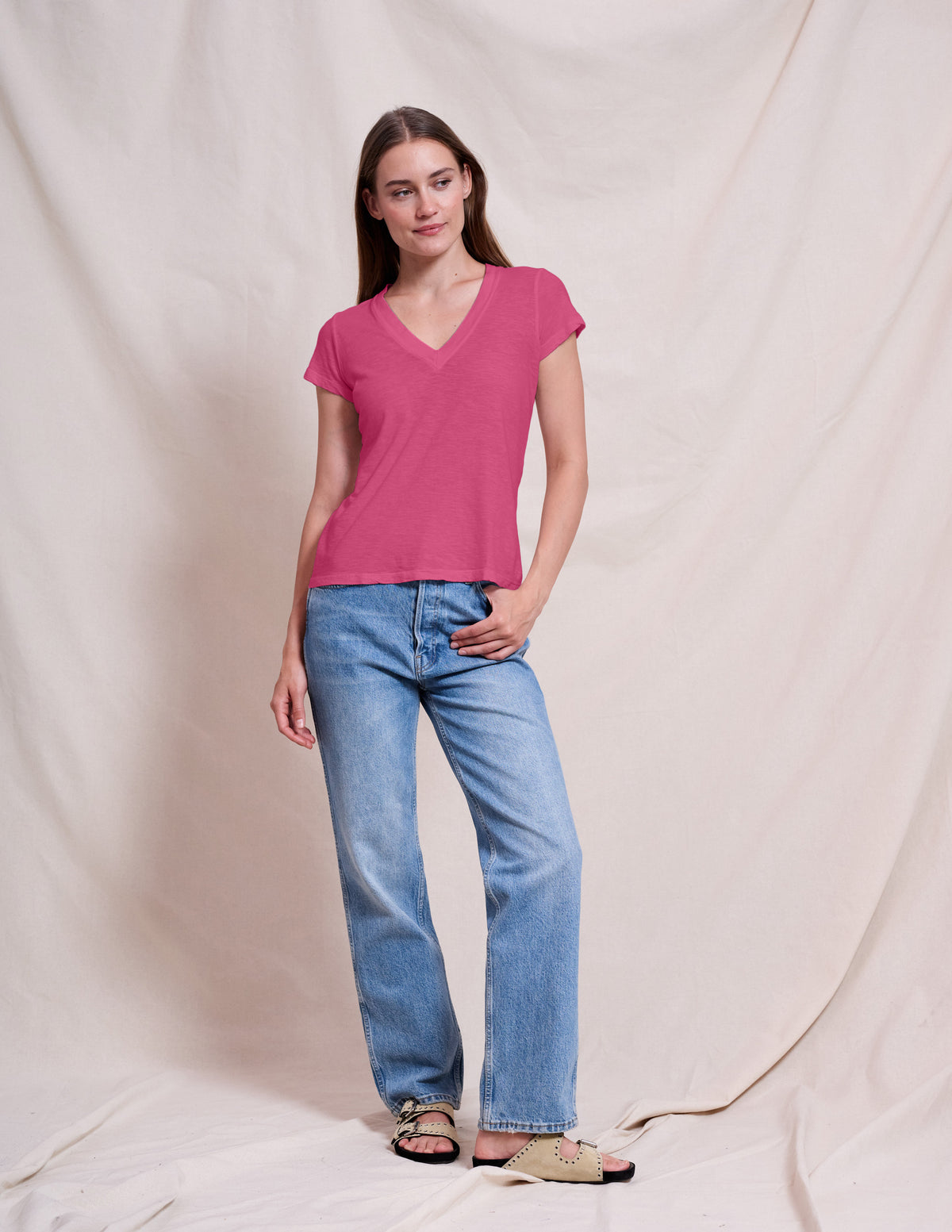 Sundry Deep V-Neck Tee in Cranberry