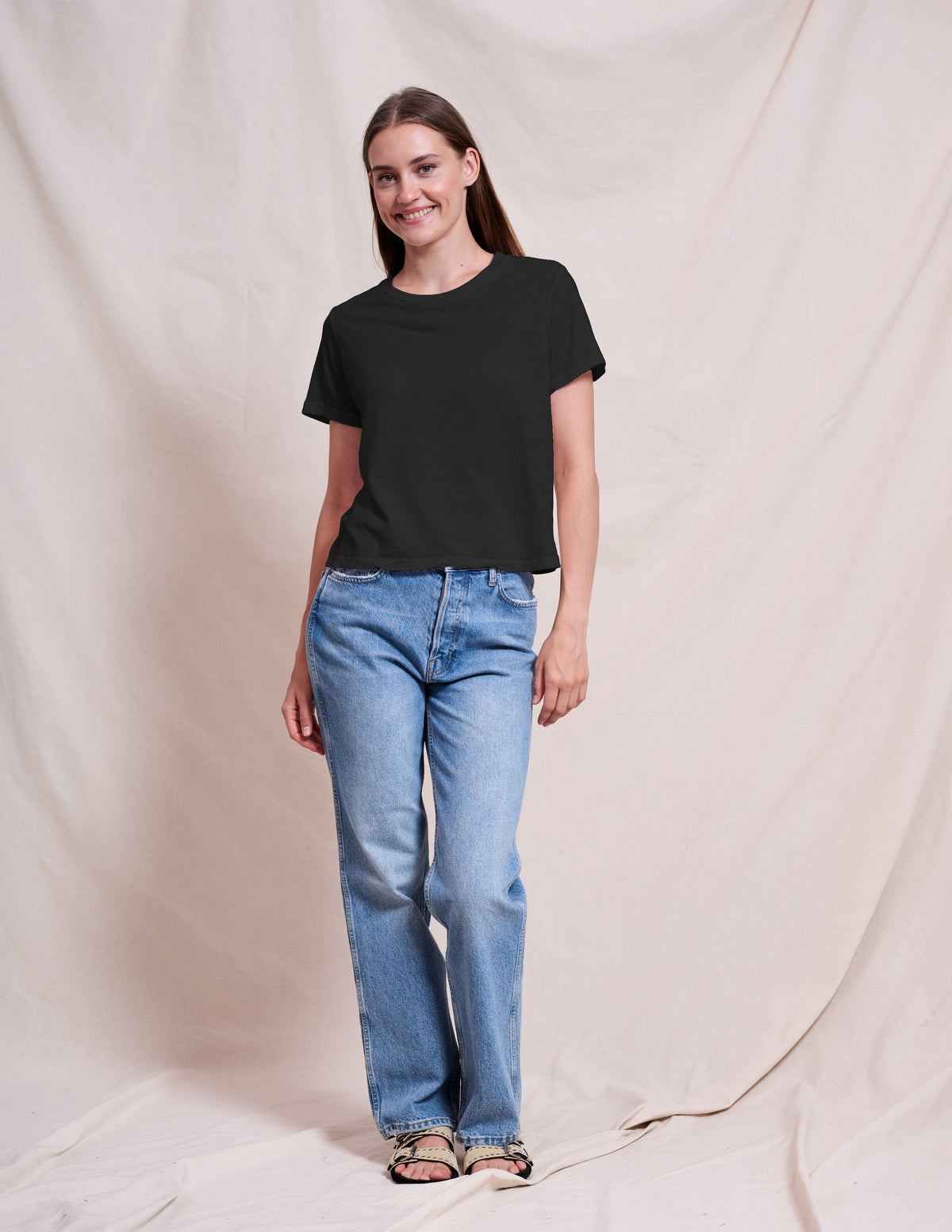 Sundry Crew Neck Tee in Black