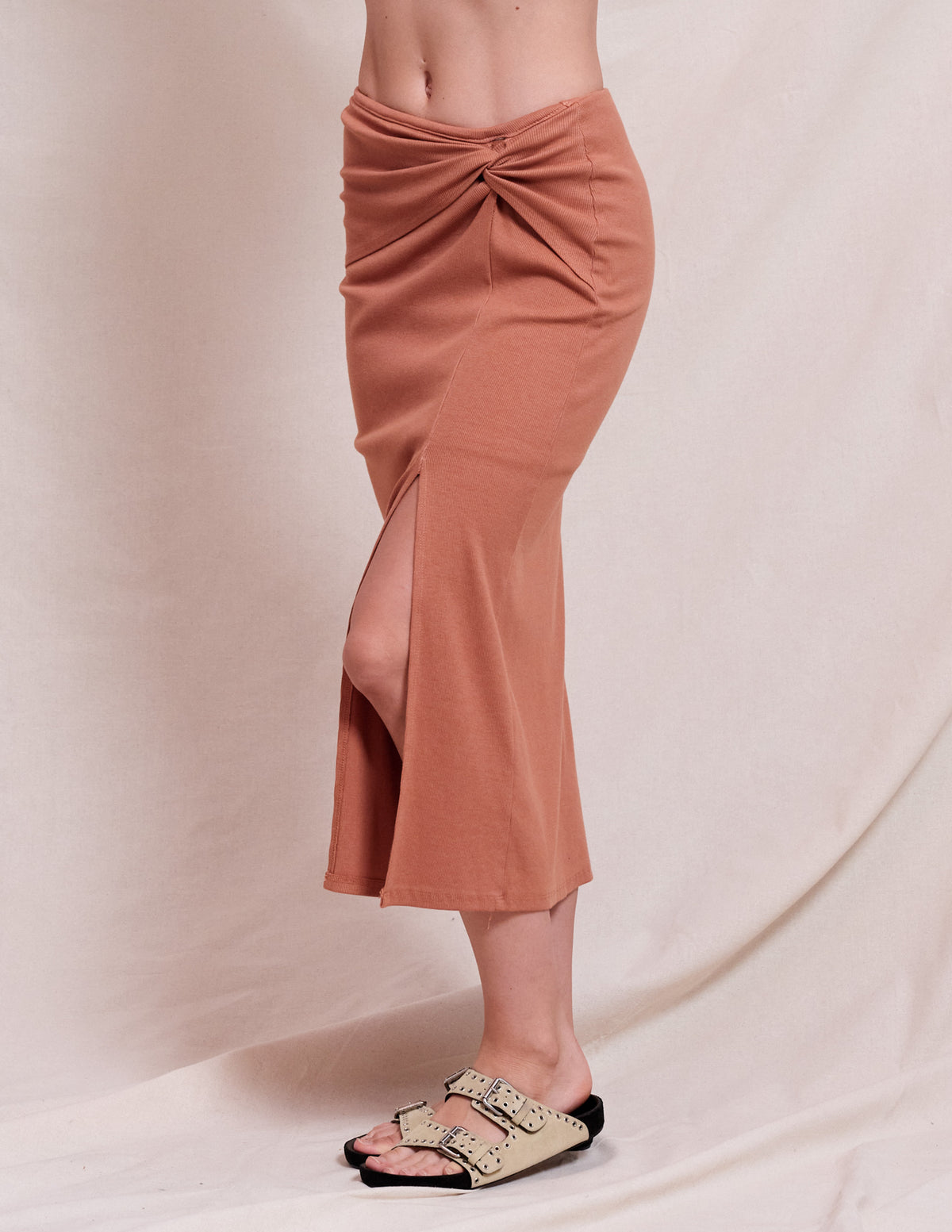 Sundry Front Twist Tee &amp; Side Twist Skirt Set in Vintage Rust