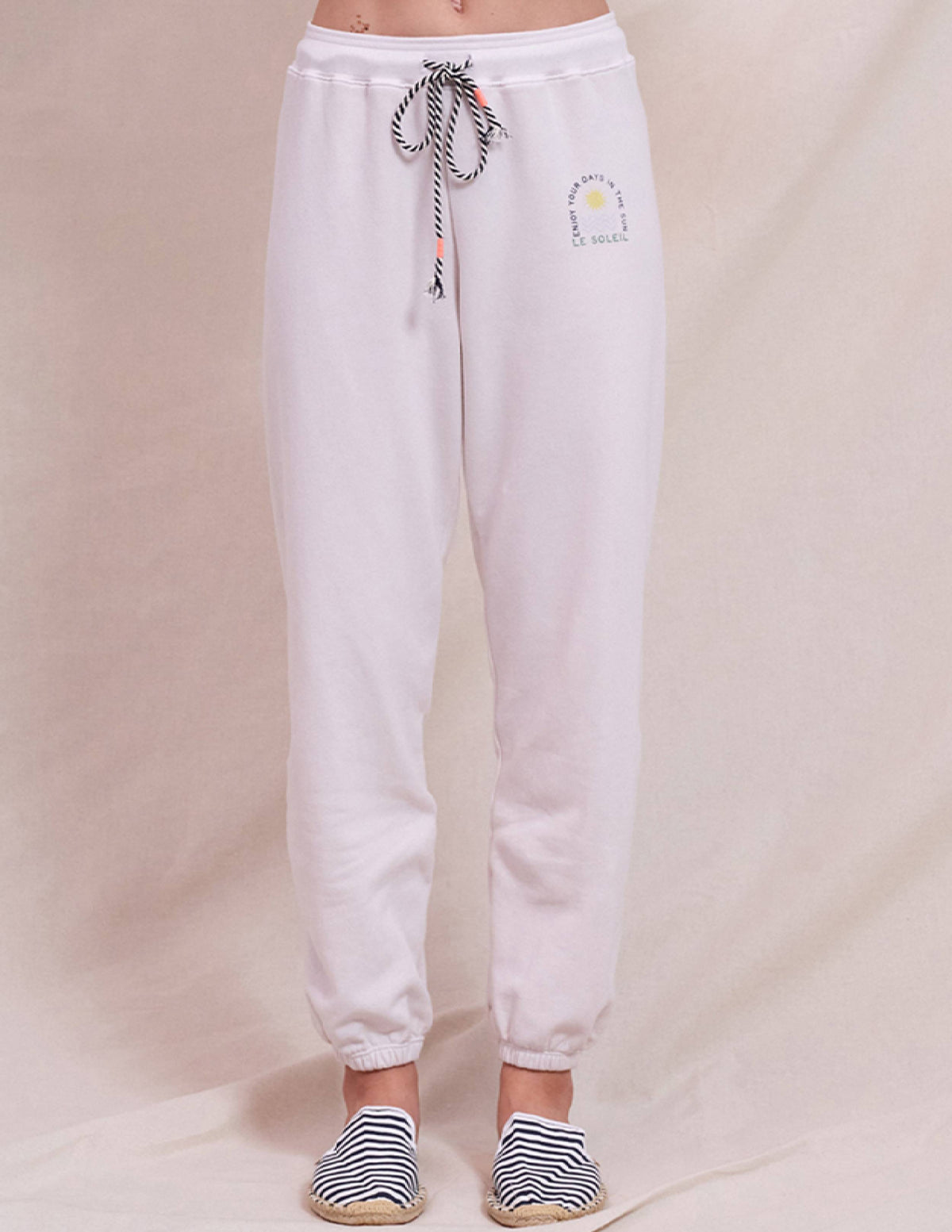 Women&#39;s Le Soleil Boyfriend Hoodie &amp; Le Soleil Jogger in Oyster