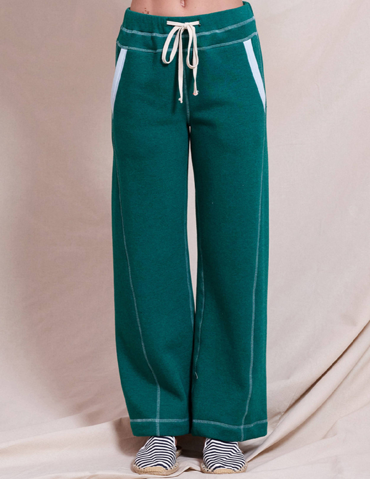 Women&#39;s Mock Neck Pullover &amp; Seamed Pant Set in Spring Green