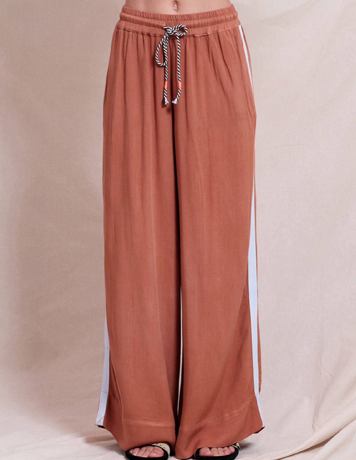Women&#39;s Cropped Shell &amp; Wide Leg Pant in Vintage Rust