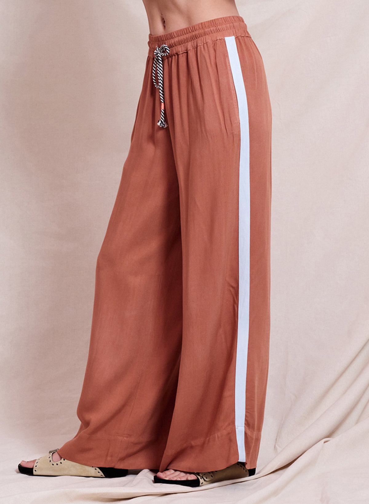 Women&#39;s Cropped Shell &amp; Wide Leg Pant in Vintage Rust