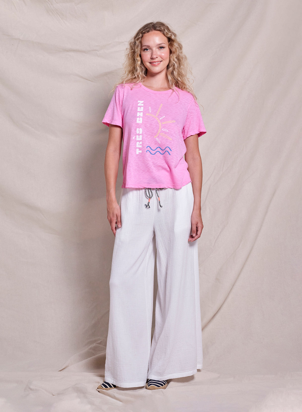 Sundry Tres Bien Short Sleeve Boxy Crew Tee in Azalea