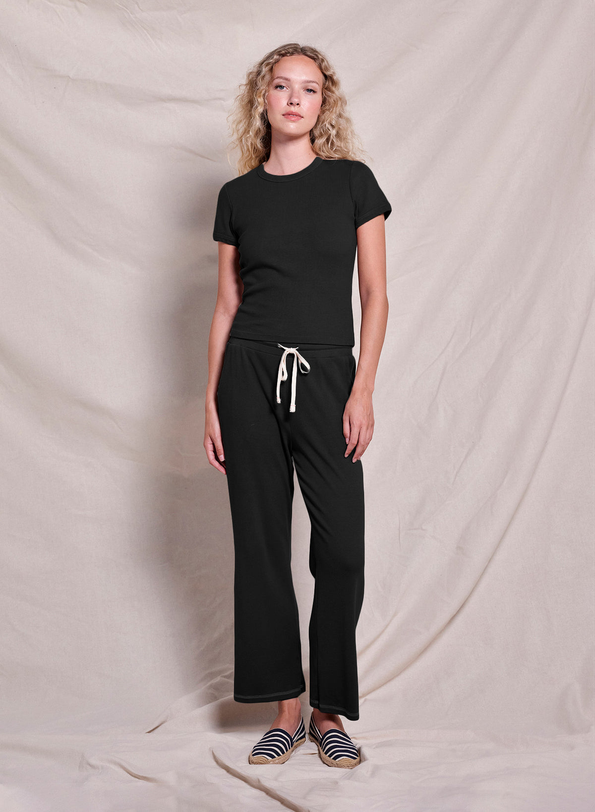 Sundry Shrunken Tee in Black