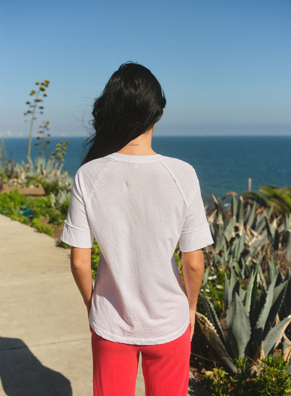 Sundry Cafe Fleur Boyfriend Tee  in Optic White