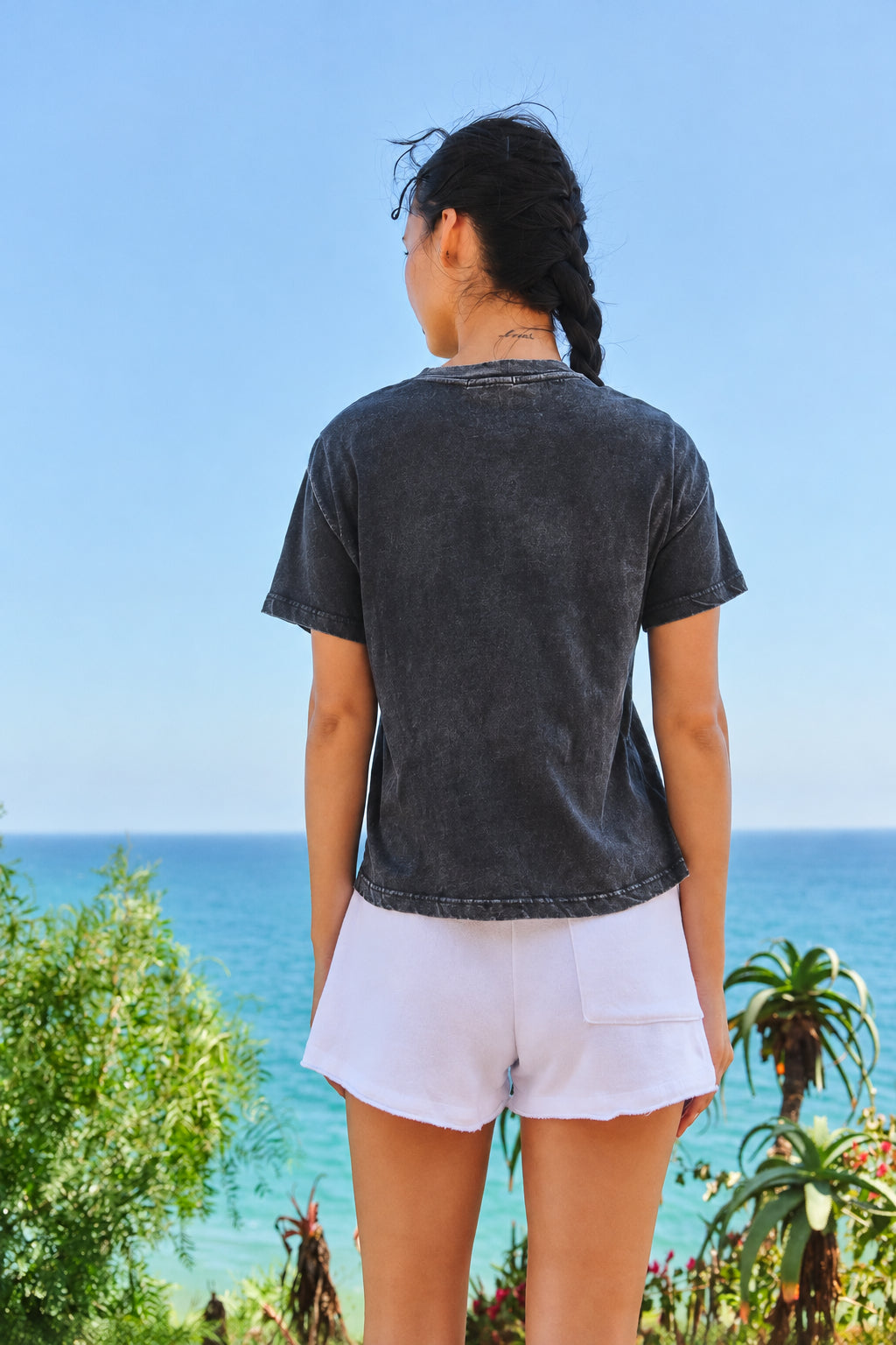 Sundry Crew Neck Tee in Washed Black