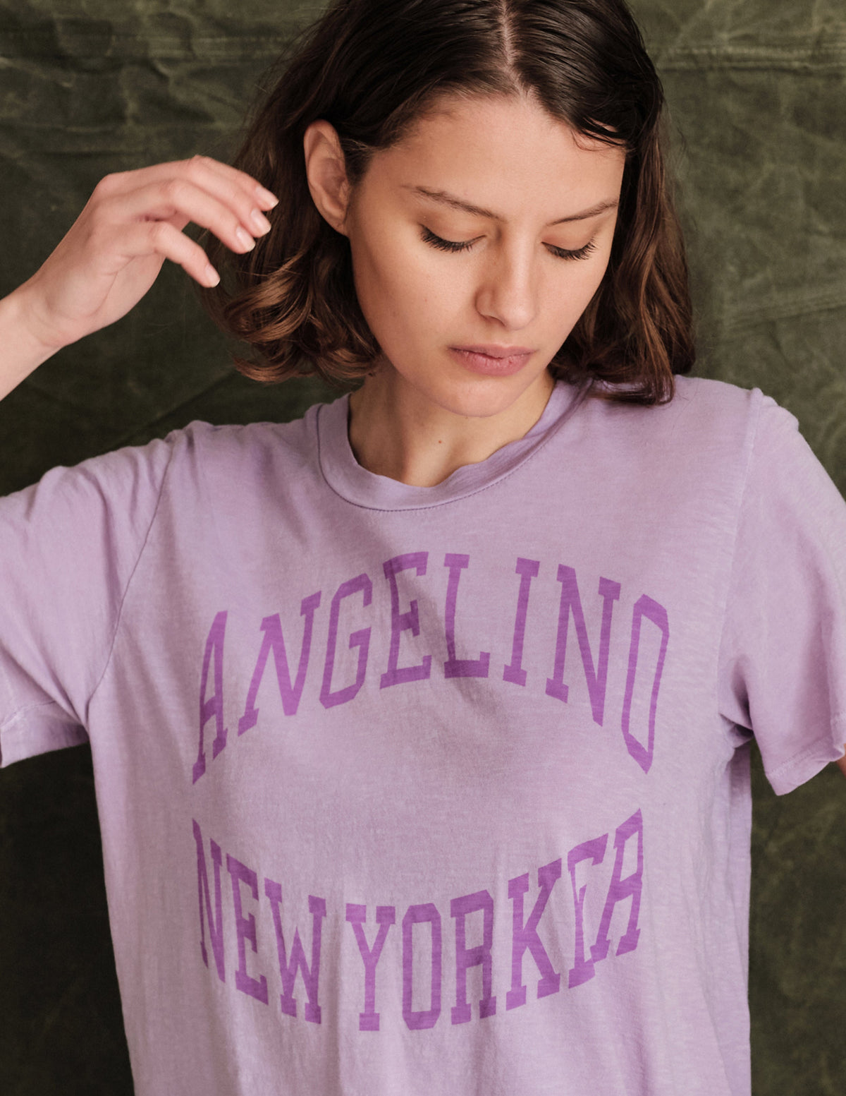 Sundry LA NY Perfect Tee In Pigment Lavender- model looking down